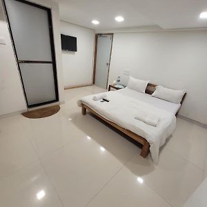 Agrawal Bhavan Budget Stay Only For Indians